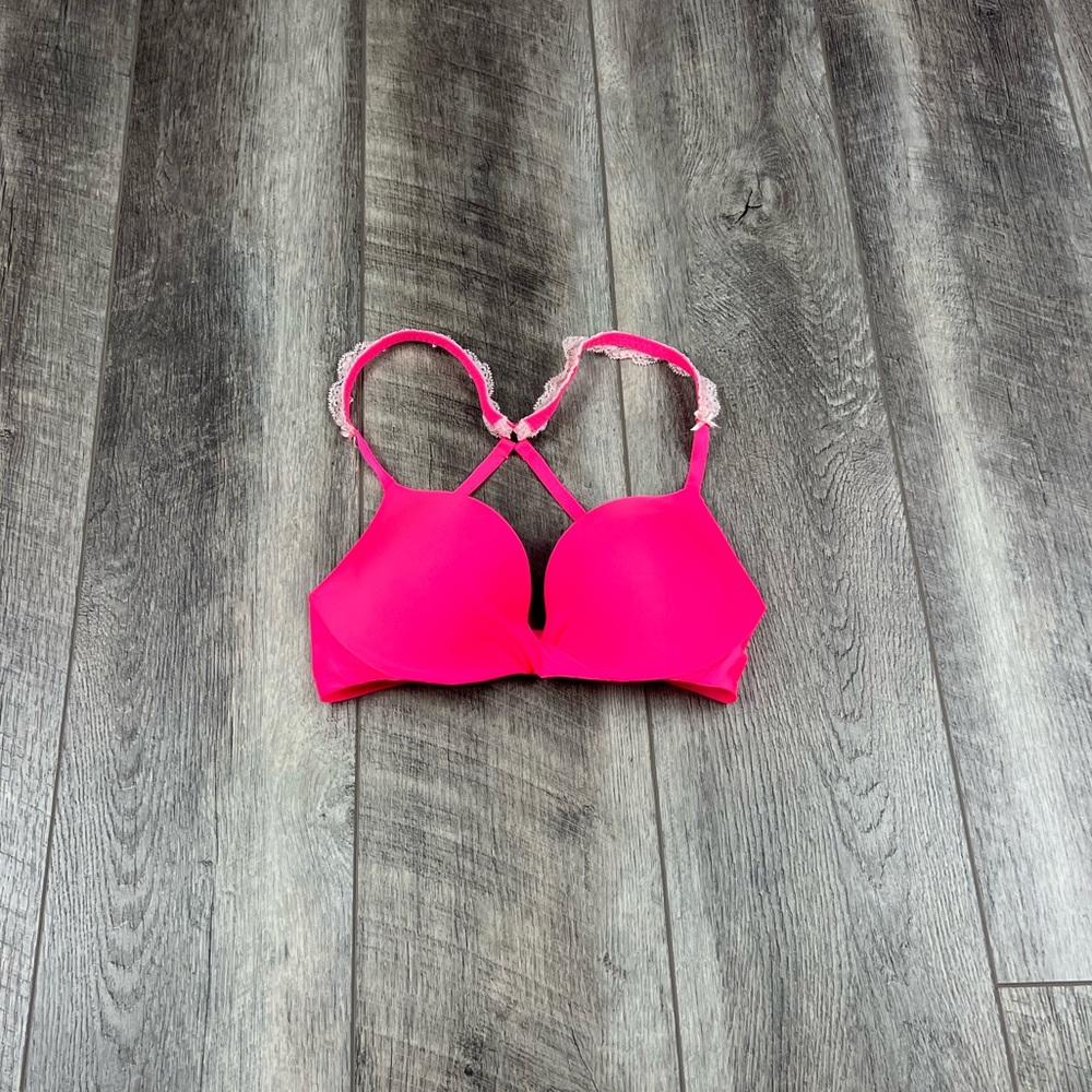 32C VS Hot Pink Bra‎